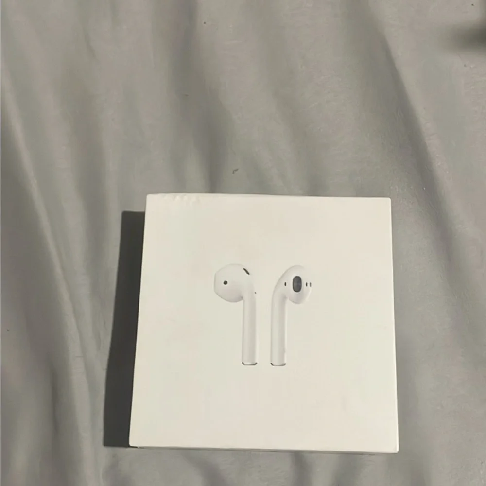 Apple AirPods in Classic White